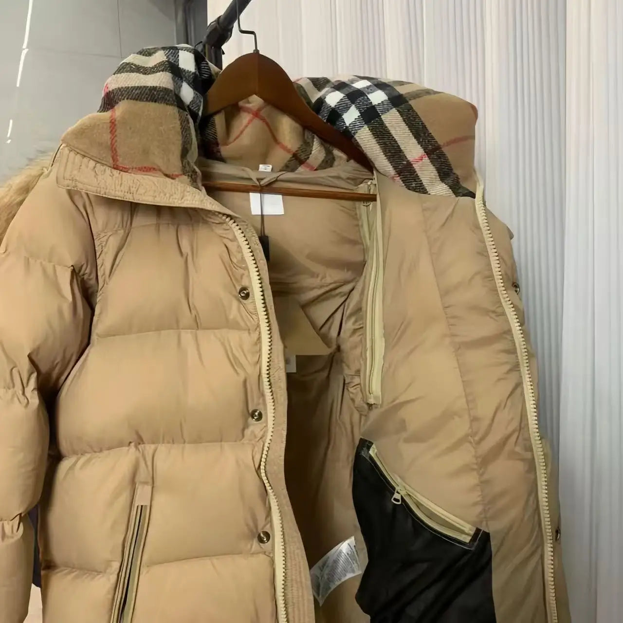 Burberry Daunenjacke mit Kapuze