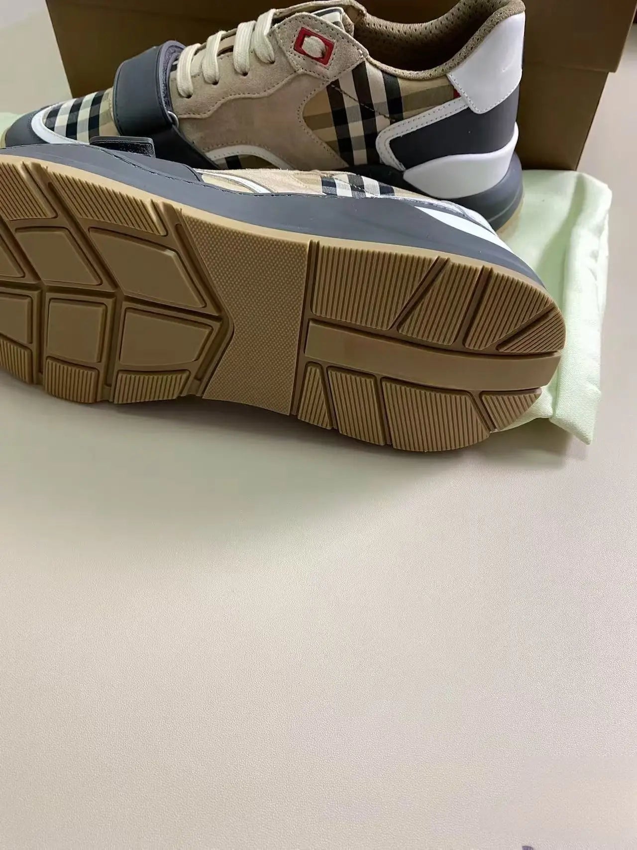 Burberry Arthur Sneaker – Vintage Check Beige / Grau