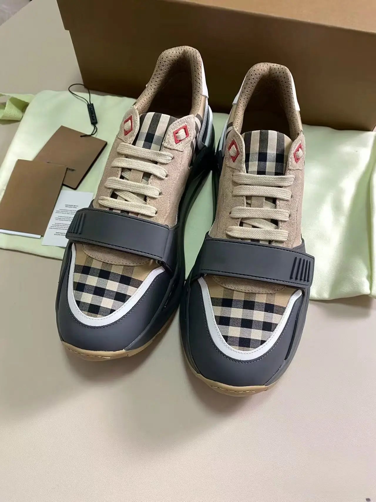 Burberry Arthur Sneaker – Vintage Check Beige / Grau