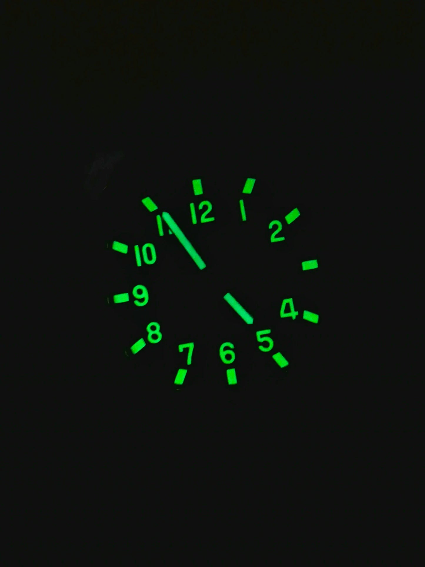 Herrenarmbanduhr Mit Silikonarmband – Sportlich & Elegant